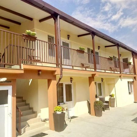 Camere De Inchiriat Carpati Hunedoara Luaran gambar