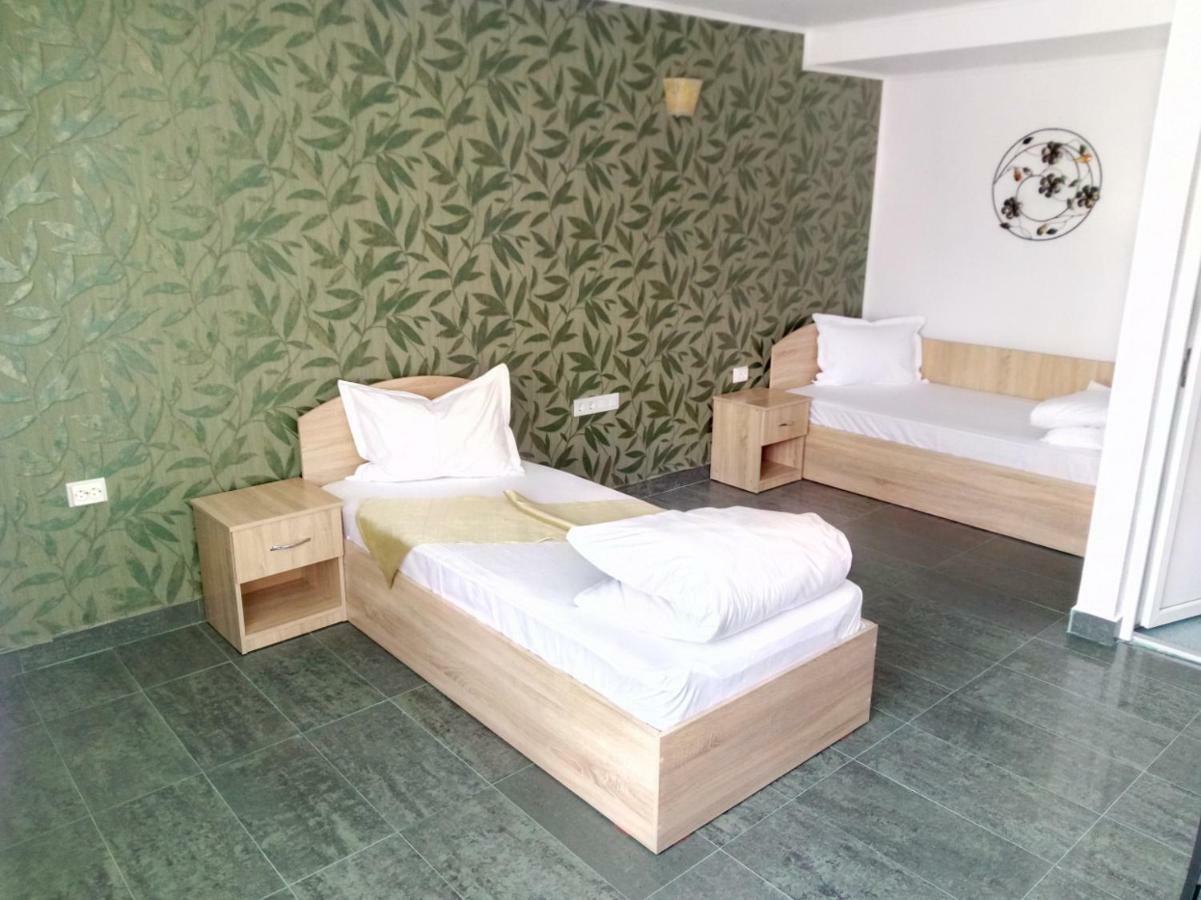 Camere De Inchiriat Carpati Hunedoara Luaran gambar