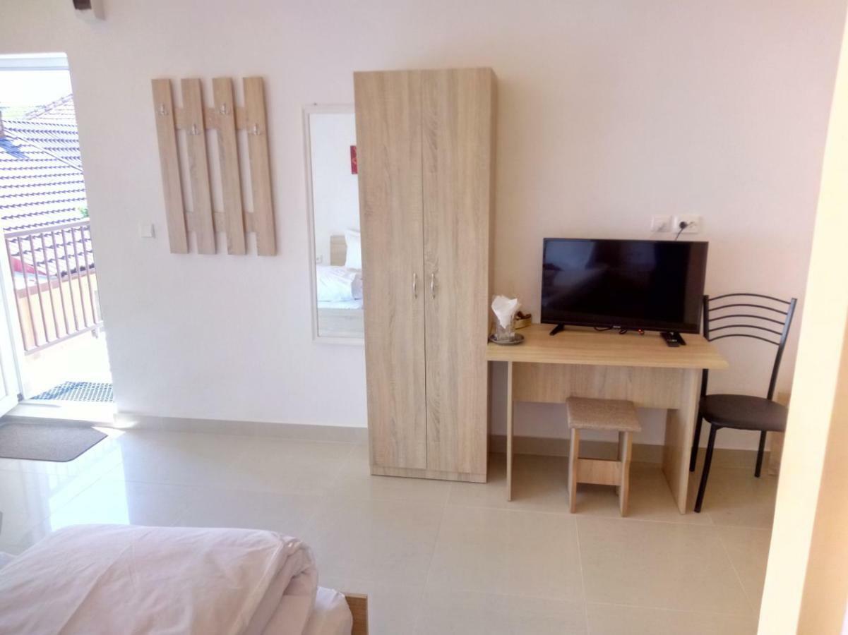 Camere De Inchiriat Carpati Hunedoara Luaran gambar