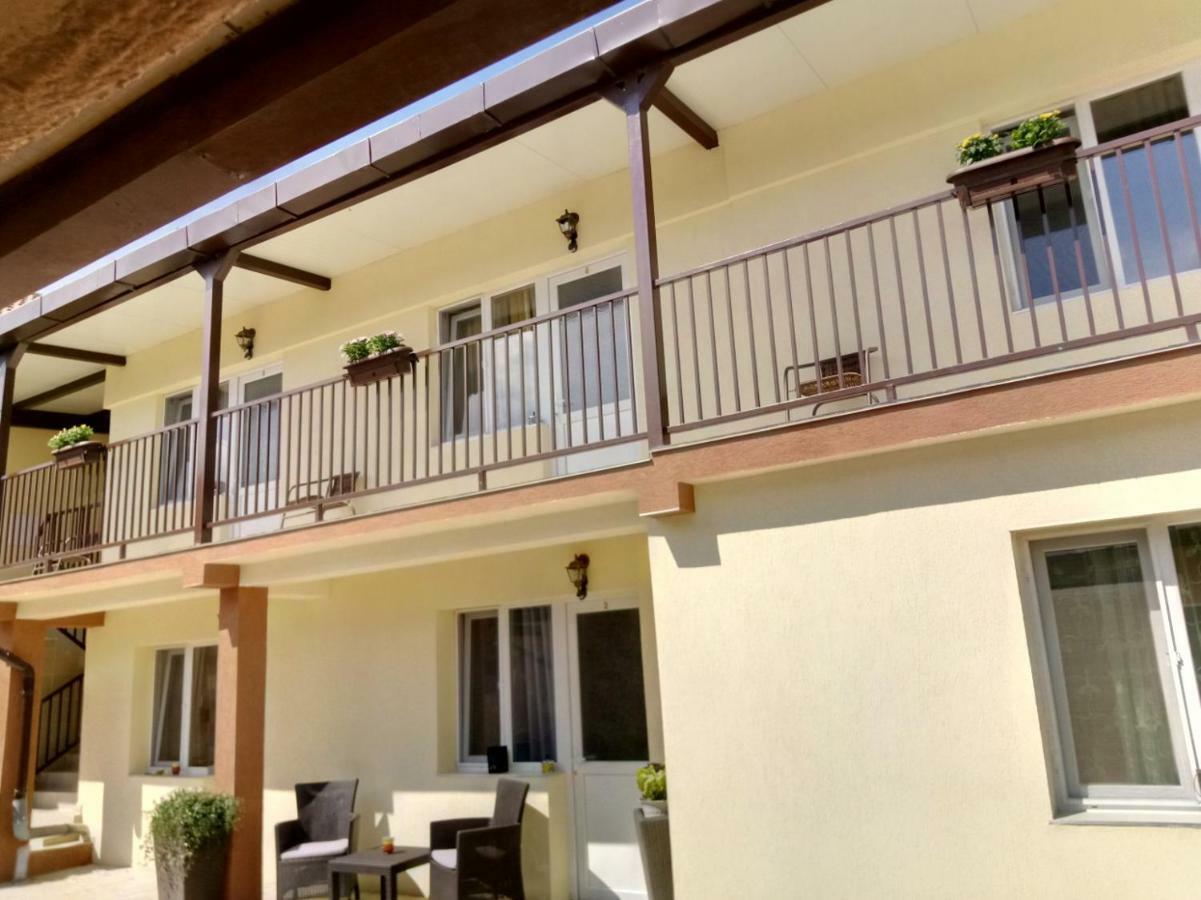 Camere De Inchiriat Carpati Hunedoara Luaran gambar